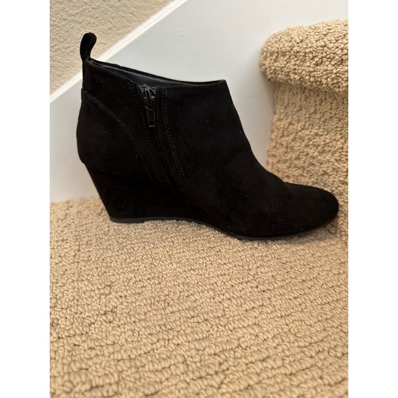 🪻🌹Awesome, comfy faux-suede black booties. EUC Barely wore. Bundle and save! - Picture 6 of 11